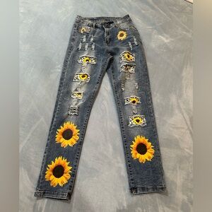 Super cute distressed straight leg jeans, Medium